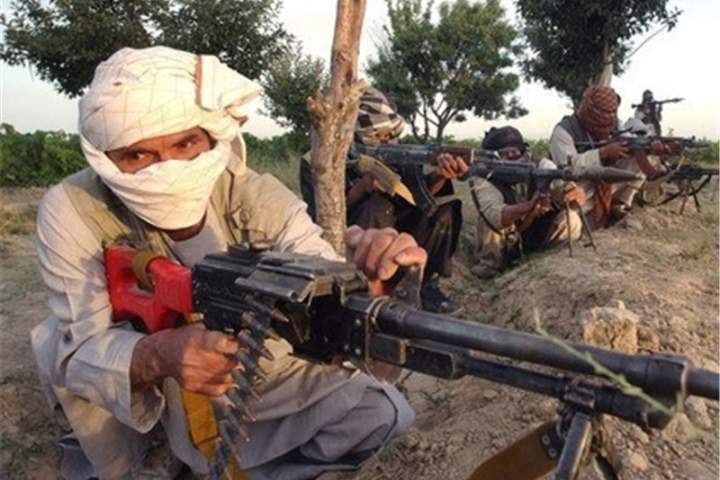 مسئولین امنیتی در ولایت هرات می گویند که طالبان مسلح حوالی ساعت یک بامداد...